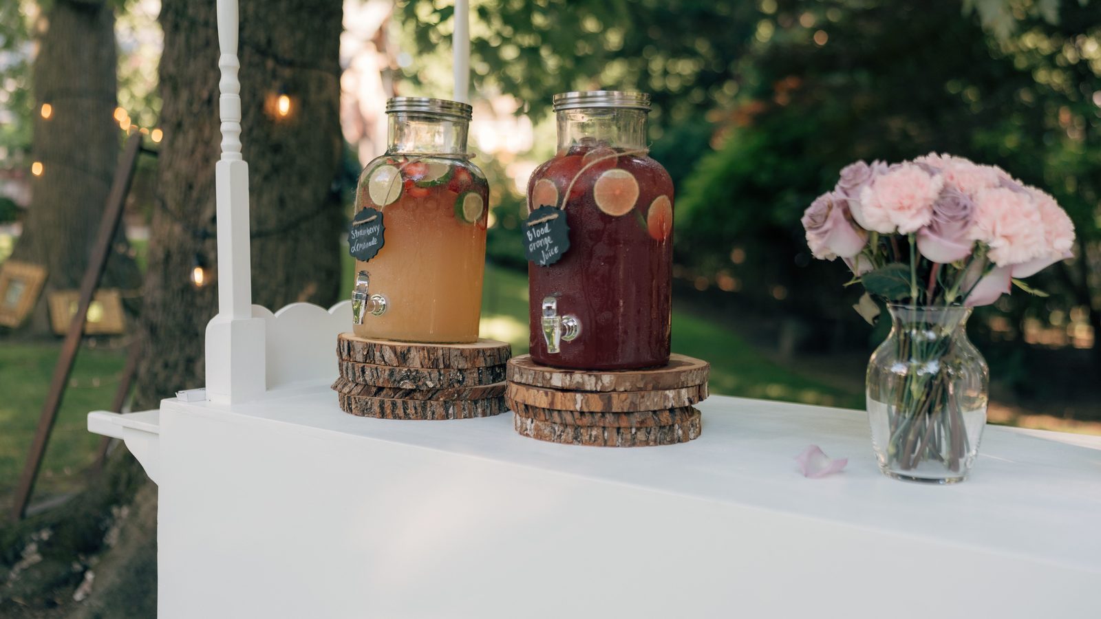 Self-serve lemonade and juice station (stock photo)